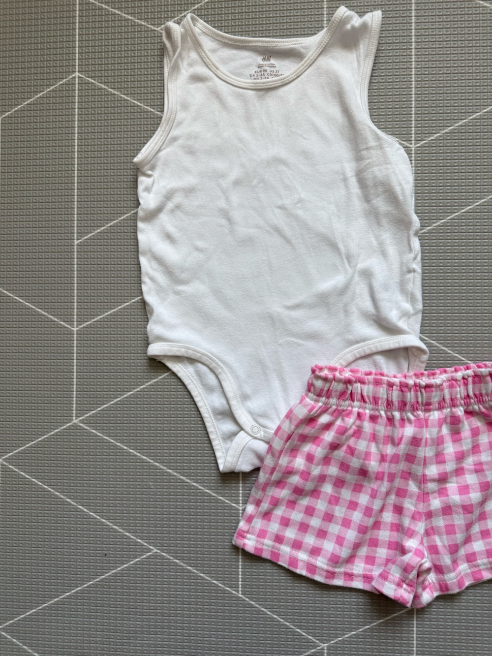 H&M|Baby girl/toddler summer set,White tank Onesie & Pink Gingham Shorts•••Boho